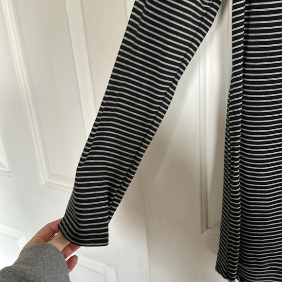 LulaRoe Grey and black striped shirt size XL - Picture 3 of 3